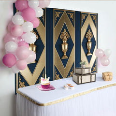 Lofaris Dunkelblau Gold ornamentierter Barock Fotohintergrund mit Vasen, luxuriöse Kulisse für elegante Porträts und Events