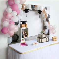 Lofaris Eleganter Abschlussfeierhintergrund in Roségold Grau Weiß mit Ballons, stilvolle Fotokulisse für unvergessliche Abschlussfotos