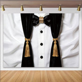 Lofaris Eleganter Schwarz-Weiß Smokinghintergrund mit goldener Fliege, luxuriöse Kulisse für festliche Anlässe und Fotostudio
