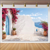 Lofaris Griechische Insel Fotohintergrund mit rosa Bougainvillea und blauer Tür, mediterrane Wanddekoration für Sommerurlaub Fotoshooting