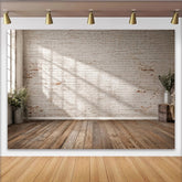 Lofaris Rustikaler Ziegelwand Holzboden Fotohintergrund mit natürlichem Licht, helle Studio-Kulisse für professionelle Porträtfotografie