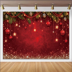 Lofaris Festlicher roter Weihnachtshintergrund mit grünen Zweigen und goldenen Sternen, glitzernde Weihnachtsbaumkugeln für Fotografie