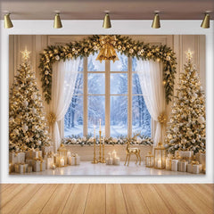 Lofaris Goldener Weihnachts-Hintergrund mit Winterfenster und Tannen, elegante Kulisse für festliche Winterfotos
