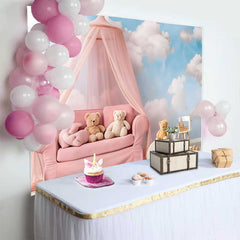 Lofaris Pinkes Baldachin Sofa Teddybär Cake Smash Hintergrund Blauer Himmel Wolken Mädchen