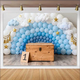 Lofaris 1. Geburtstag Fotohintergrund Blau Weiß Ballonwand Sterne Wolken Cake Smash