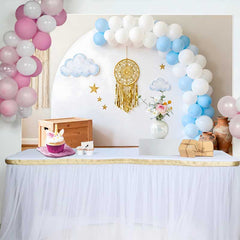 Lofaris Boho 1. Geburtstag Cake Smash Hintergrund Blau Weiß Ballonbogen Gold Traumfänger