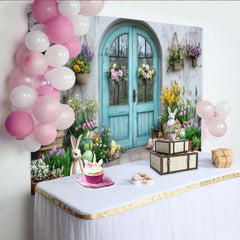 Lofaris Türkisblaue Tür mit Osterhasen, Frühlingsblumen und Ostereiern, Fotohintergrund für Ostern