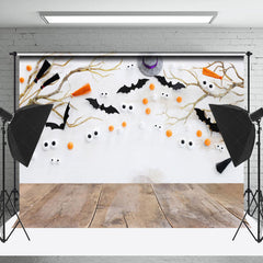 Niedlich Weiß Wand Aus Holz Boden Augen Fledermäuse Foto Hintergrund