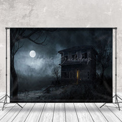 Horror Alt Aus Holz Haus In Mondlicht Halloween Hintergrund