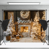Lofaris Drinnen Schneebedeckt Bäume Warm Kamin Weihnachten Hintergrund