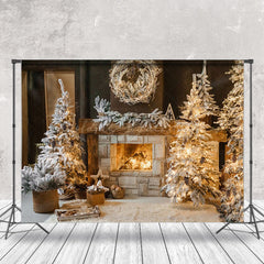 Lofaris Drinnen Schneebedeckt Bäume Warm Kamin Weihnachten Hintergrund
