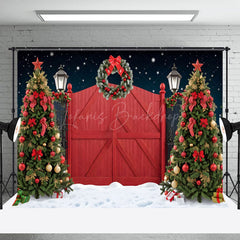 Lofaris Schneebedeckt Nacht Rot Tür Kranz Baum Weihnachten Hintergrund