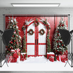 Lofaris Schneebedeckt Rot Holz Scheune Festlich Tür Weihnachten Hintergrund