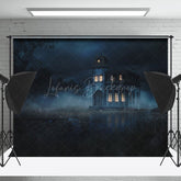 Der Beleuchtet Kabine An A Gruselig Nacht Halloween Hintergrund