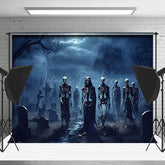 Grab Skeleton Nebelig Nacht Halloween Thema Hintergrund