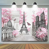 Pariser Eiffelturm mit rosa Straßenlandschaftskulisse