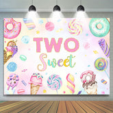 Rosa Nachtisch und Süßigkeiten 2. Geburtstagshintergrund für Mädchen