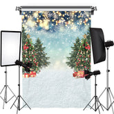 Glänzend Schnee Welt mit Weihnachten Baum Und Geschenk Hintergrund