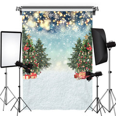 Glänzend Schnee Welt mit Weihnachten Baum Und Geschenk Hintergrund