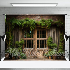 Hölzern Foor Birck Wand Grün Bergsteiger Frühling Hintergrund