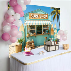 Lofaris Türkiser Surfshop Strand Hintergrund mit Palmen und Surfbrettern, perfekte Fotokulisse für sommerliche Urlaubsfotos und Strandpartys
