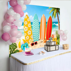 Lofaris Lebendiger Sommerstrand Fotohintergrund mit bunten Surfbrettern, perfekte Kulisse für Urlaubsfotos und sommerliche Partys