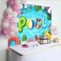 Lofaris Lebhafter Sommer Pool Hintergrund mit Schwimmreifen und Ball, perfekte Fotokulisse für lustige Sommerpartys und Urlaubsfotos