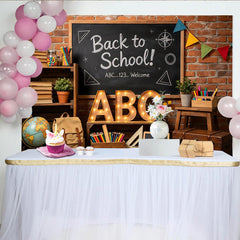 Lofaris Rustikaler Schulanfang Hintergrund mit Tafel und ABC-Lichtern, charmante Fotokulisse für Einschulungsfeier und Fotoshooting
