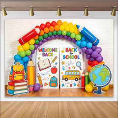 Lofaris Bunter Schulanfangshintergrund mit Regenbogen Luftballons und Schulbus, fröhliche Fotowand für Einschulungsfeier