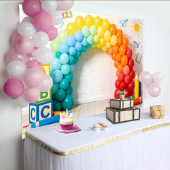 Lofaris Regenbogen Schul-Fotohintergrund mit ABC Blöcken und Buntstiften, spielerische Fotowand für Kindergeburtstag und Lernparty