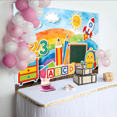 Lofaris Farbenfroher Einschulungs-Hintergrund mit Zahlen und Buchstaben, spielerische Kulisse für Klassenzimmer und Fotostudio