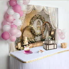 Lofaris Eleganter Blumen Hochzeitshintergrund mit Rosen und Kirchenfenster, stilvolle Kulisse für romantische Hochzeitsfotos
