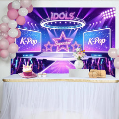 Lofaris Lila-blauer K-Pop-Bühnenhintergrund mit Sternen und IDOLS Schriftzug, futuristische Konzert Kulisse für Musikveranstaltungen