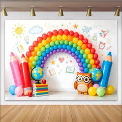 Lofaris Bunter Regenbogen Schulanfangshintergrund mit Bleistiften und Büchern, fröhliche Lernkulisse für Kinderfotoshootings und Schulfeiern