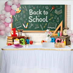 Lofaris Bunter Schulanfang Hintergrund mit Tafel und Schulmaterialien, fröhliche Kulisse für Einschulungsfeier und Klassenzimmer Dekoration
