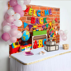 Lofaris Bunter "WELCOME BACK" Schulanfangshintergrund mit ABC und Büchern, Ziegelwand-Fotokulisse für Schulbeginn und Party