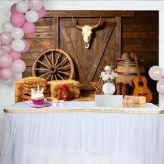 Lofaris Rustikaler Western-Fotohintergrund mit Scheunentor, Stierschädel und Cowboy-Stiefeln, ländliche Kulisse für Fotoshootings und Partys