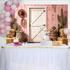 Lofaris Rosa Western-Fotohintergrund mit Scheunentür Kakteen und Heuballen, rustikale Kulisse für Fotoshootings und Eventdekoration