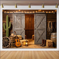 Lofaris Rustikaler Western-Scheunen-Hintergrund mit Holztüren und Kaktus, perfekte Fotokulisse für Country-Partys und Fotoshootings