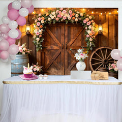 Lofaris Rustikaler Blumenhintergrund mit Holzscheunentüren und elegantem Bogen, romantische Kulisse für Hochzeitsfotos und Eventdekoration