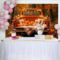 Lofaris Rustikaler Herbsthintergrund mit orangefarbenem Pickup Truck und Kürbissen, gemütliche Kulisse für Erntedankfest und Fotoshooting