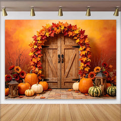 Lofaris Rustikaler Herbstlandschaftshintergrund mit Holztür Ahornblättern und Kürbissen, warme Kulisse für Fotoshooting und Eventdekoration