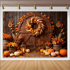 Lofaris Rustikaler Herbsthintergrund mit Holztür Kürbissen und bunten Blättern, gemütliche Fotokulisse für Erntedankfest und Herbstdekorationen