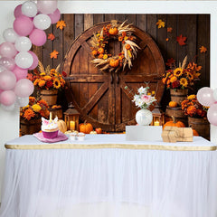 Lofaris Rustikaler Herbsthintergrund mit Holztür und Kürbissen, wunderschöne Fotokulisse für Herbstdekoration und Fotoshooting