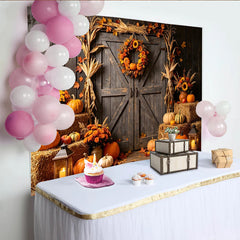 Lofaris Rustikaler Herbsthintergrund mit Kürbissen Heuballen Scheunentor, herbstliche Fotokulisse für Erntedank und Halloween Party