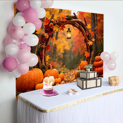 Lofaris Rustikaler Herbstlandschaft-Fotohintergrund mit Holzbogen Kürbissen und bunten Blättern, gemütliche Kulisse für Fotoshootings