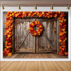 Lofaris Rustikaler Herbstlaub-Hintergrund mit Holztür und Herbstkranz, herbstliche Kulisse für Fotoshooting und saisonale Dekoration