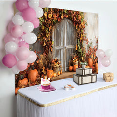 Lofaris Herbsthintergrund mit rustikaler Holztür und bunten Blättern, gemütliche Kulisse für Herbstfotoshootings und Erntedankdekoration