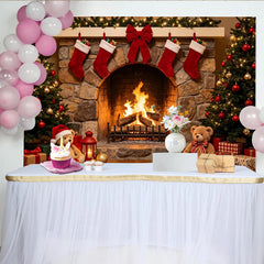 Lofaris Gemütlicher Weihnachts-Hintergrund mit Kamin und geschmückten Bäumen, festliche Fotokulisse für Familienfotos und Winterpartys