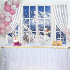 Lofaris Winterlandschaft Fenster Hintergrund mit verschneiten Bergen, fallender Schnee und gemütliche Fotowand für Winterfotoshootings